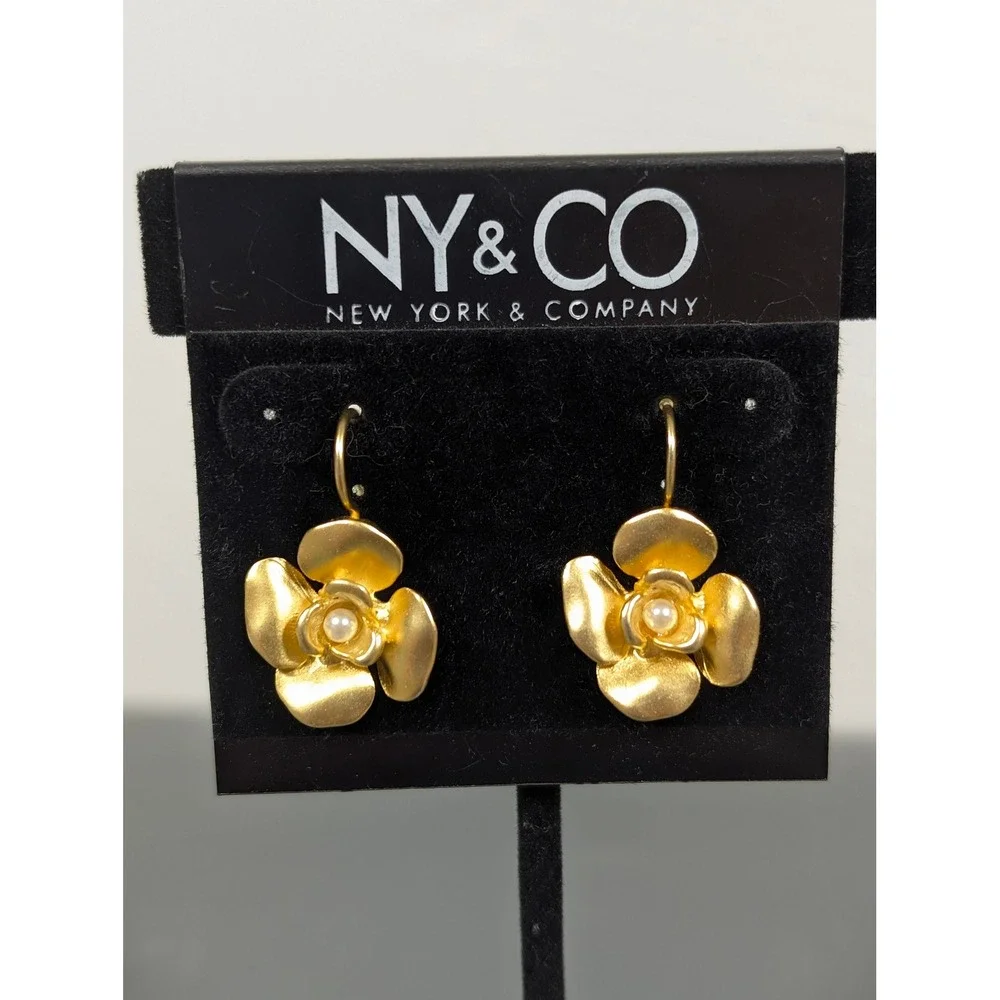 NY & Co Matte Gold Tone Flower Drop Earrings Faux Pearl Pierced‎ Hook Dangle